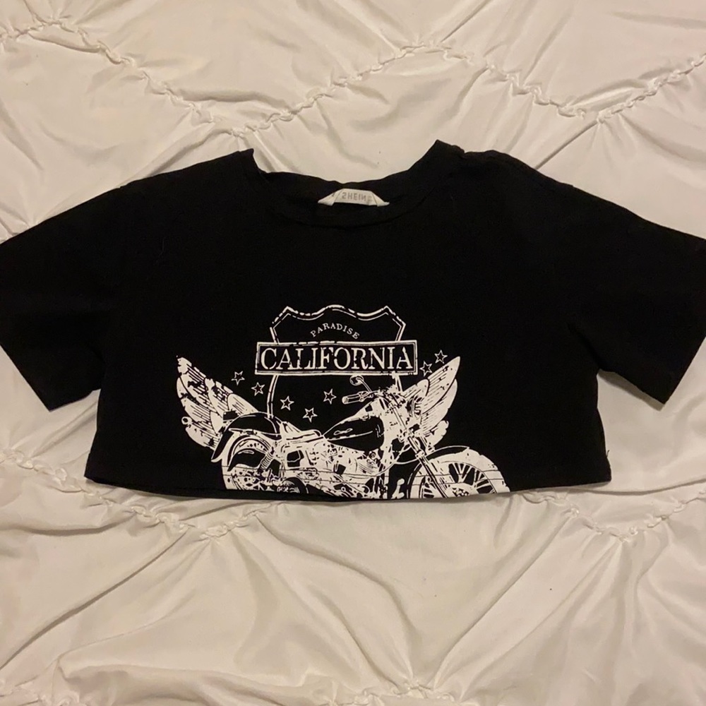 super cropped graphic shirt